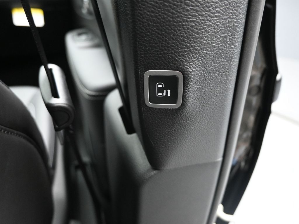 2026 Chrysler Pacifica photo 8