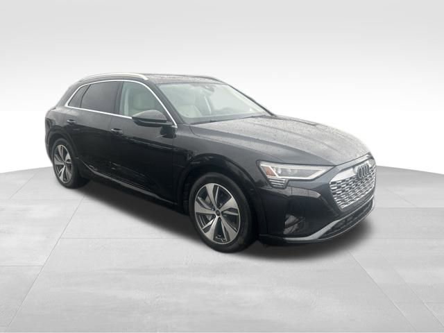 2024 Audi Q8 e-tron Premium's photo