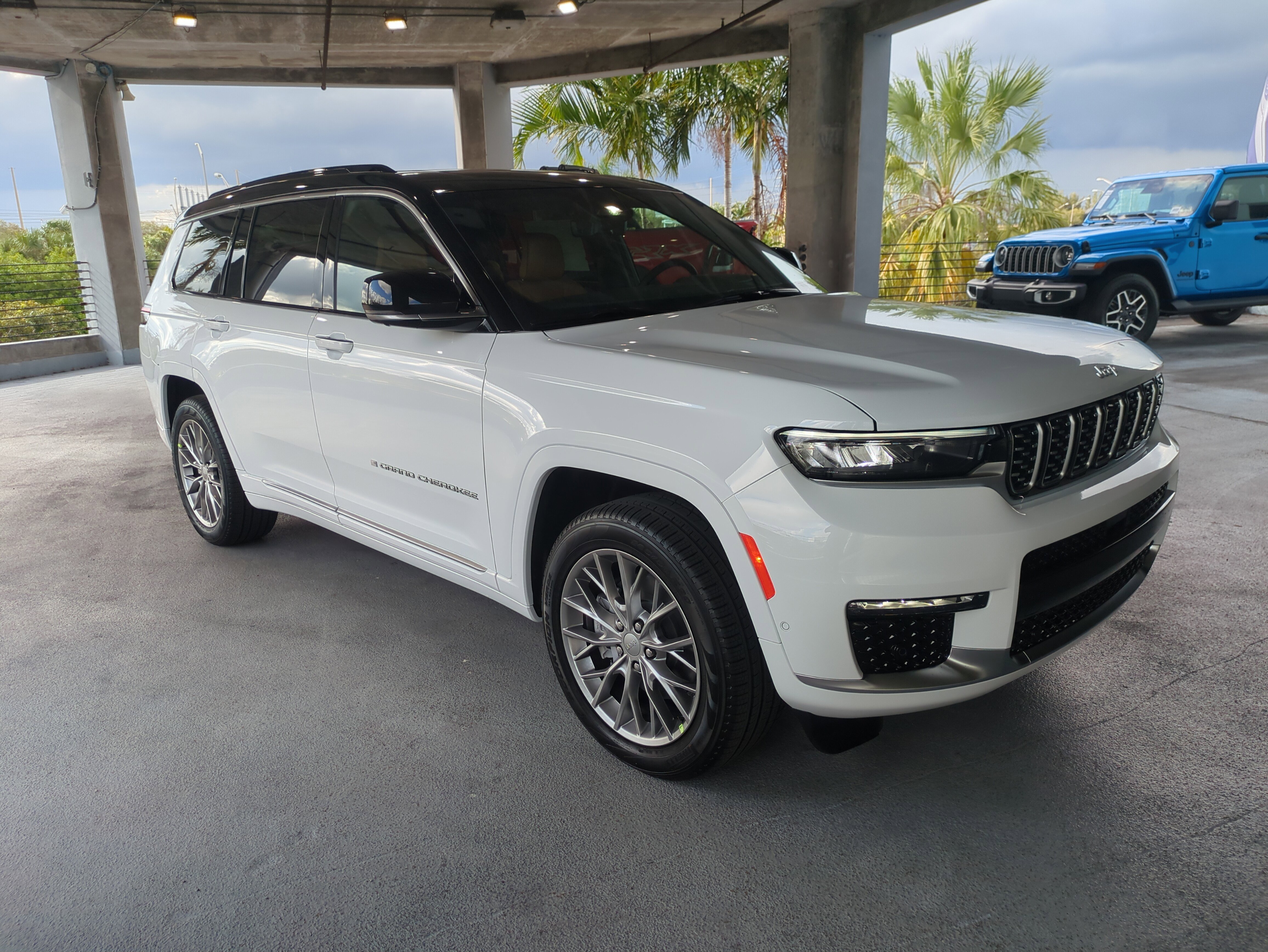 2025 Jeep Grand Cherokee L Summit's photo