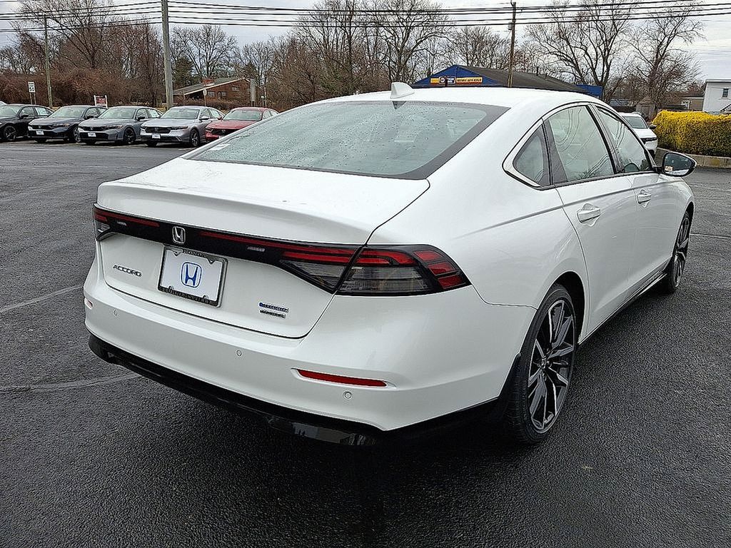2025 Honda Accord Hybrid Touring photo 4