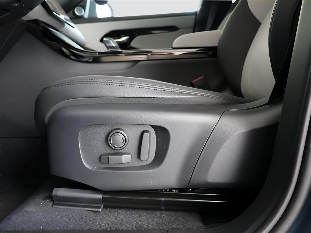 2026 Land Rover Range Rover Evoque Dynamic SE photo 28