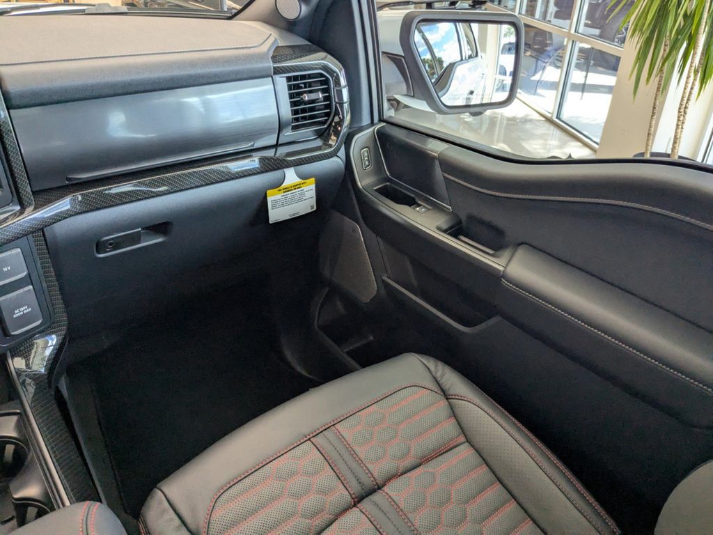 2025 Ford F-150 Lariat photo 16