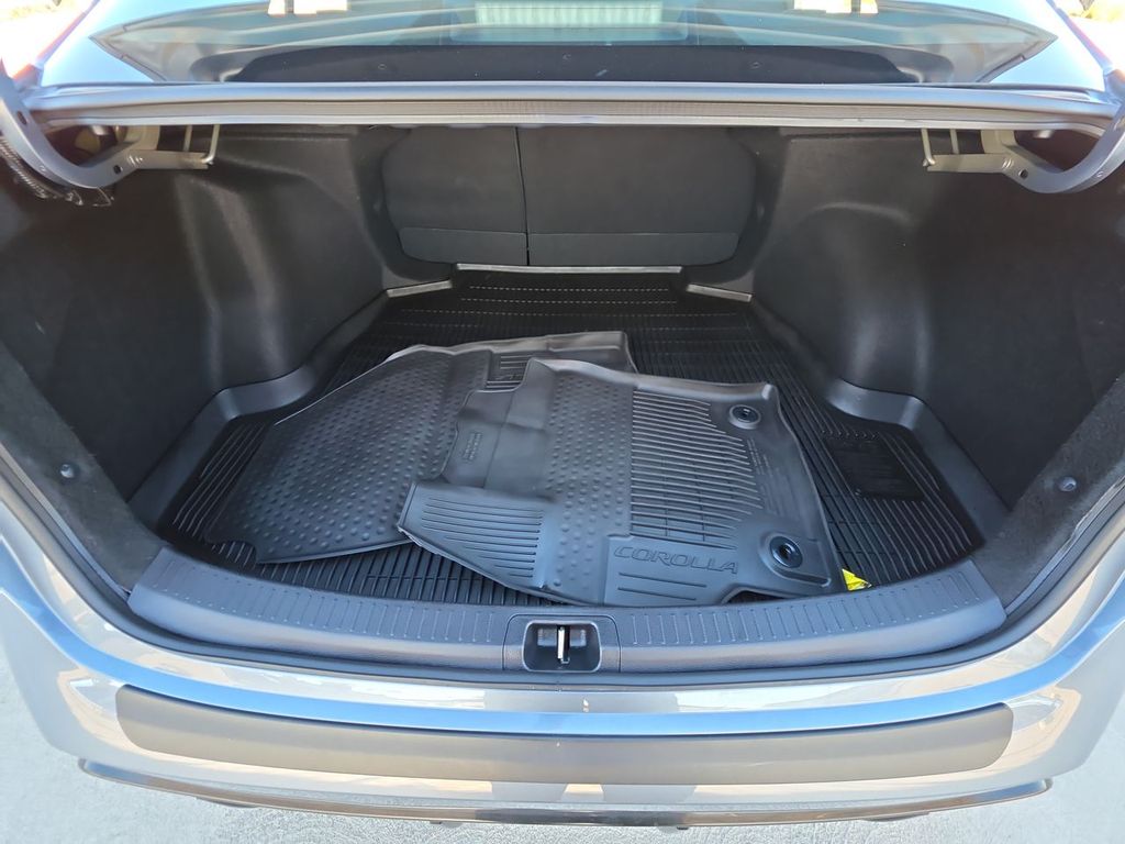 2025 Toyota Corolla SE photo 27