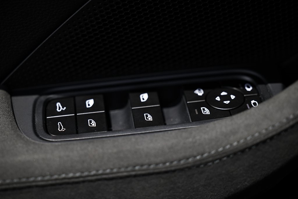 2025 Porsche Panamera 4 photo 20