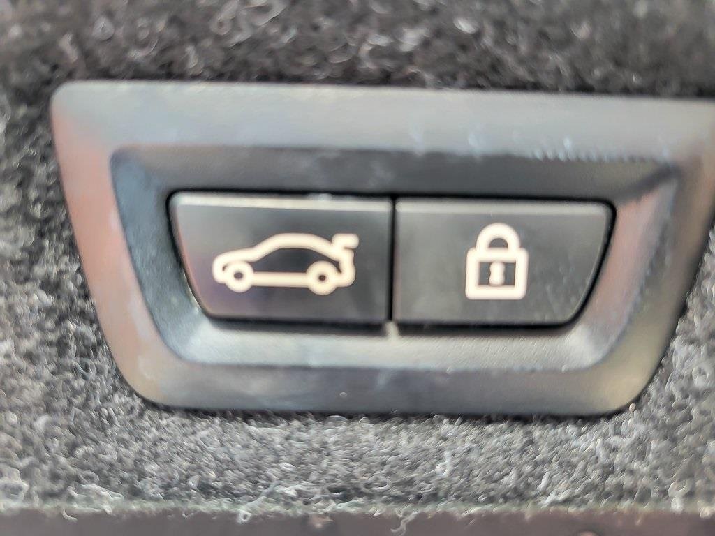 2022 BMW 540I - Image 18