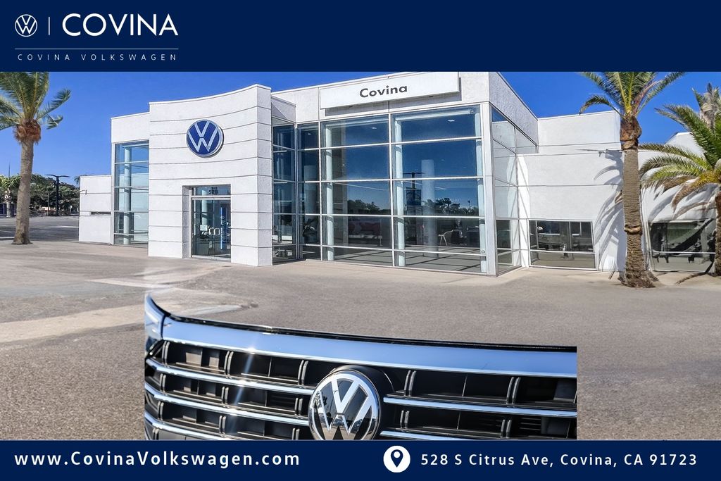 2021 Volkswagen Jetta SEL photo 2