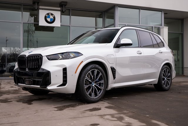 2024 BMW X5 50e's photo