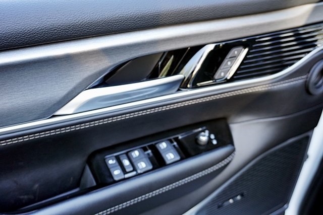 New 2025 Bright White Clear-Coat Exterior Paint Jeep Series II image 37