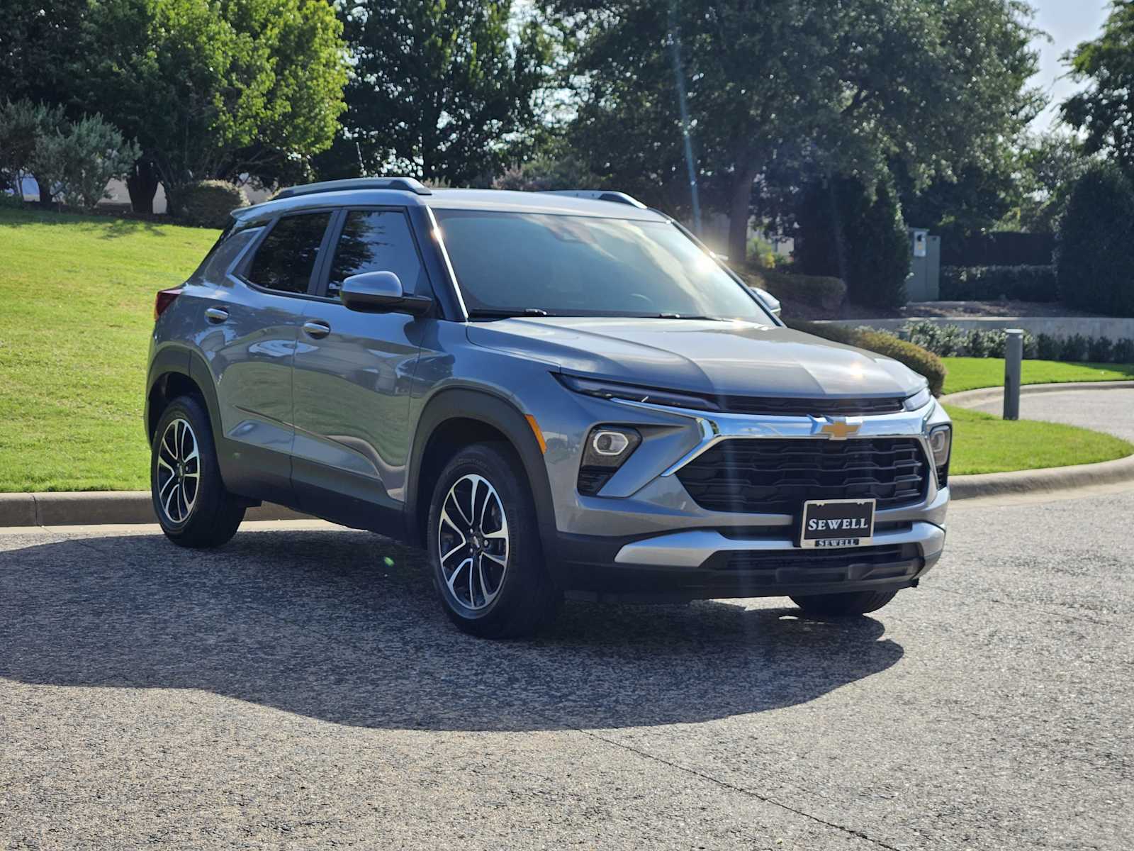 2024 Chevrolet Trailblazer LT photo 2