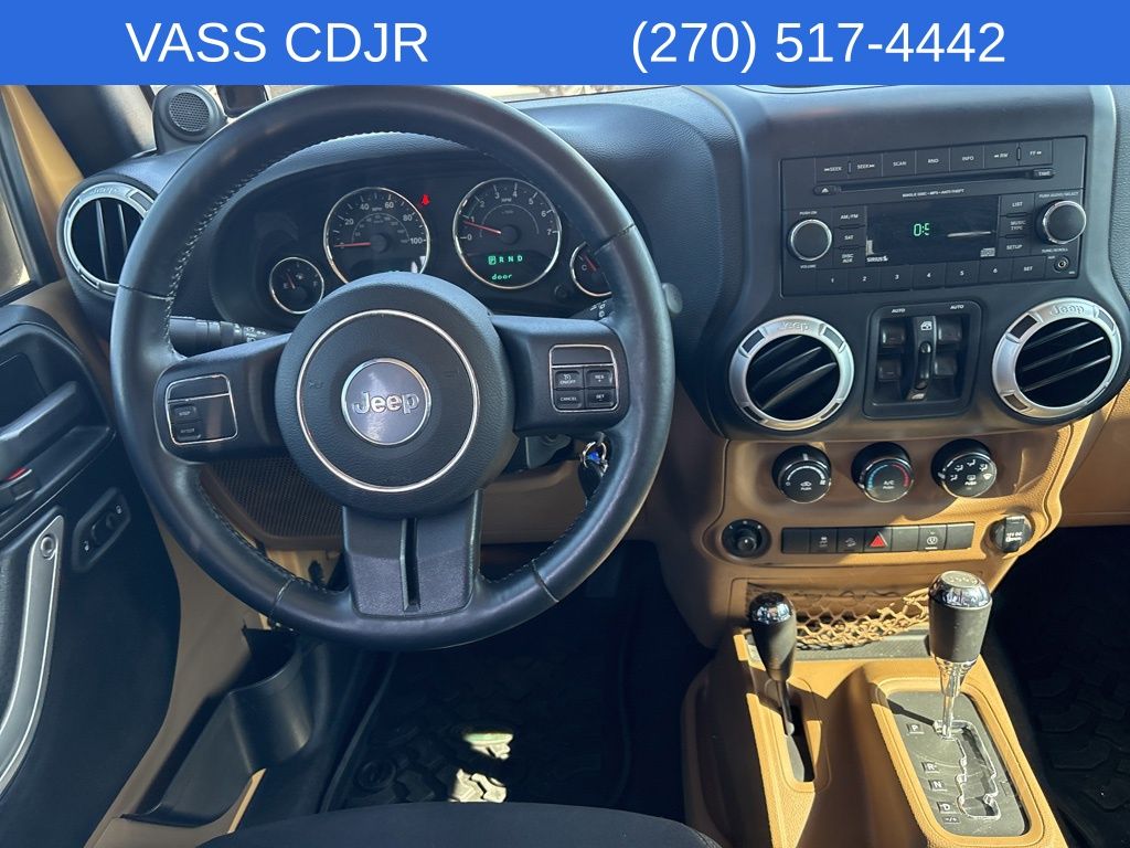 2014 Jeep Wrangler Unlimited Rubicon photo 12