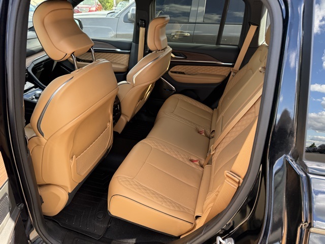 2023 Jeep Grand Cherokee Summit photo 10