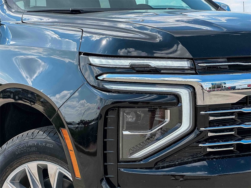 2026 Chevrolet Suburban LT photo 4