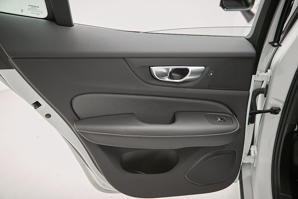 2025 VOLVO S60 - Image 17