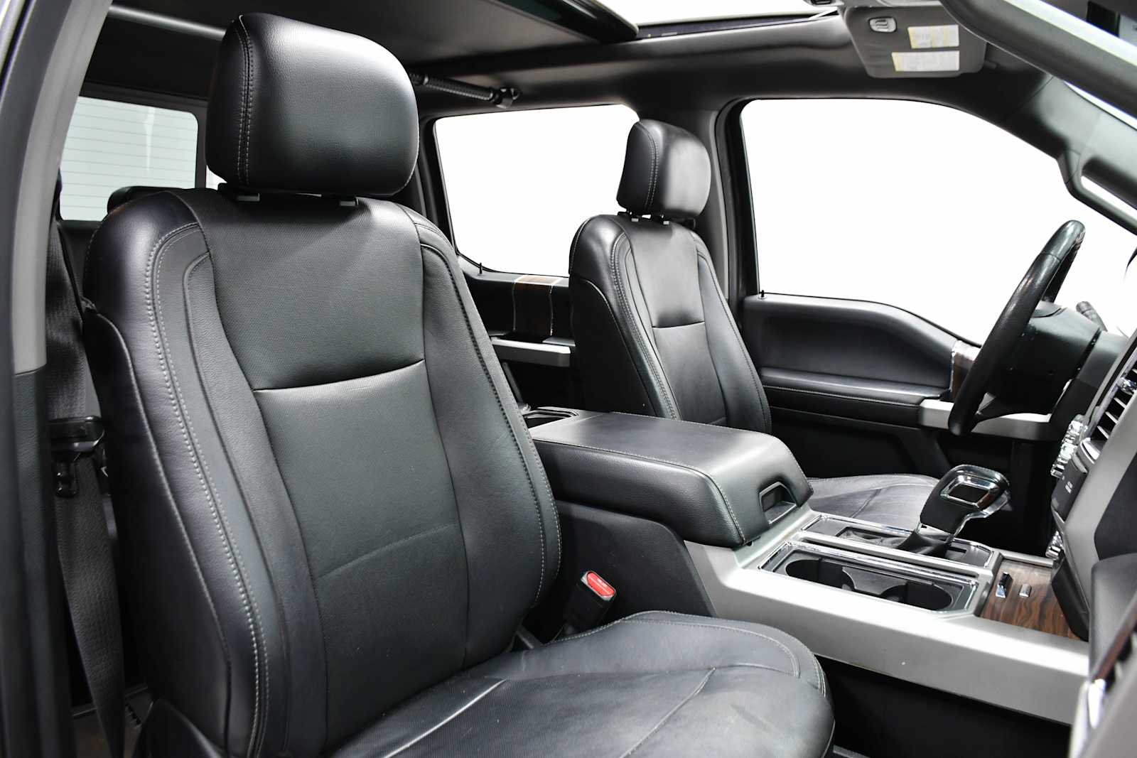 2015 Ford F-150 Lariat photo 17