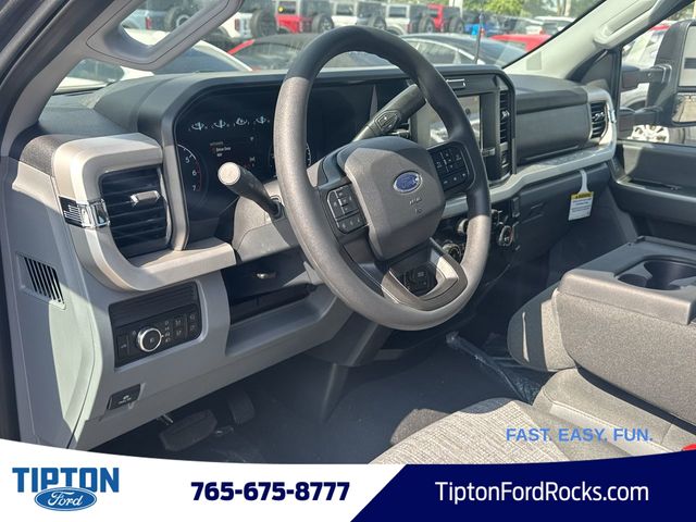2025 Ford F-350 XLT photo 3