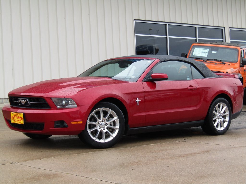 2011 Ford Mustang V6 Premium photo 9