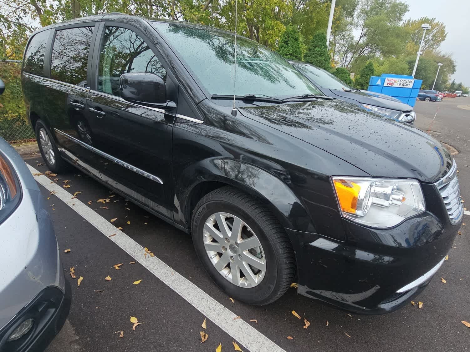 Used 2014 Chrysler Town & Country Touring with VIN 2C4RC1BG6ER165384 for sale in Hopkins, Minnesota