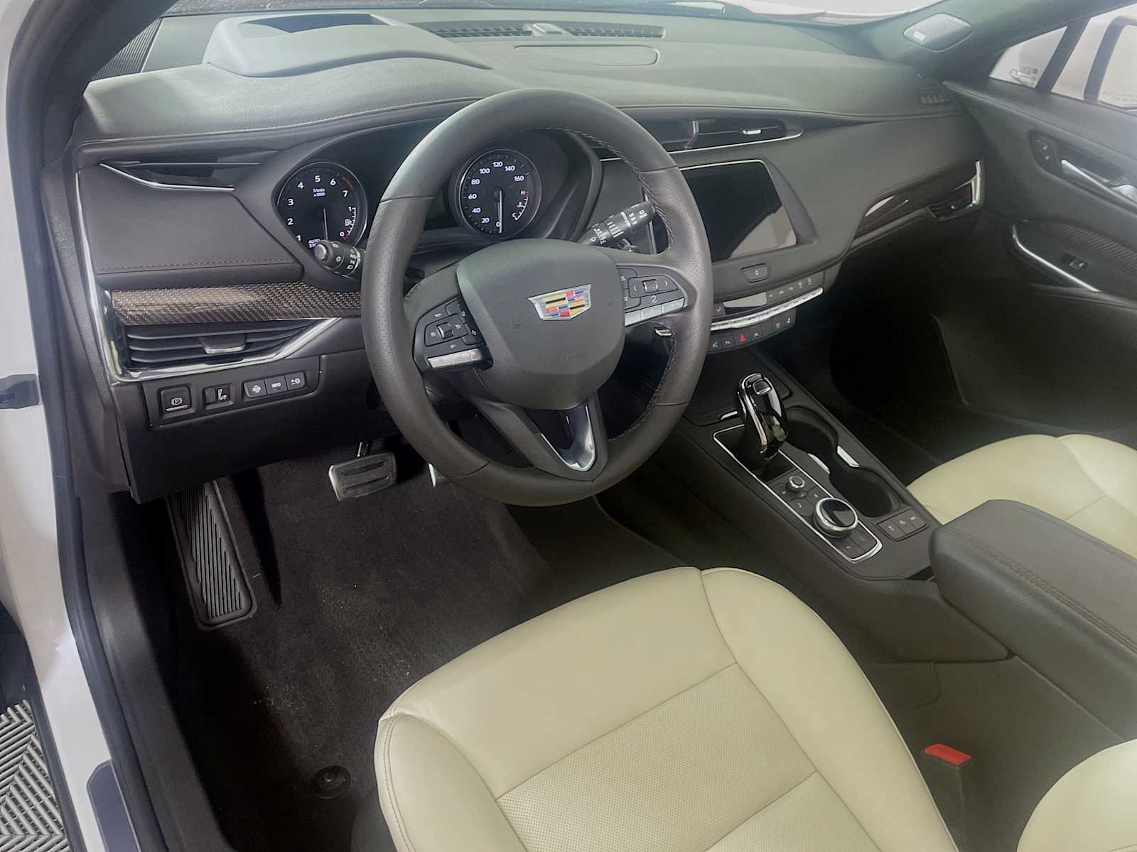 2023 Cadillac XT4 Sport photo 4