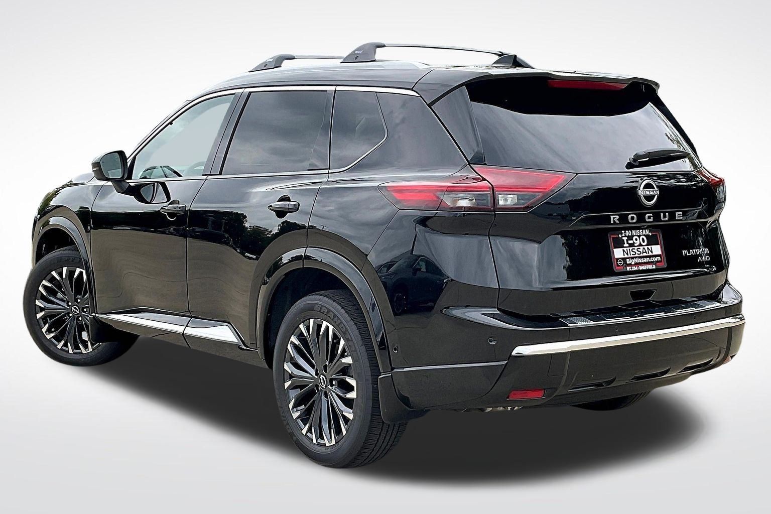 2026 Nissan Rogue Platinum photo 3