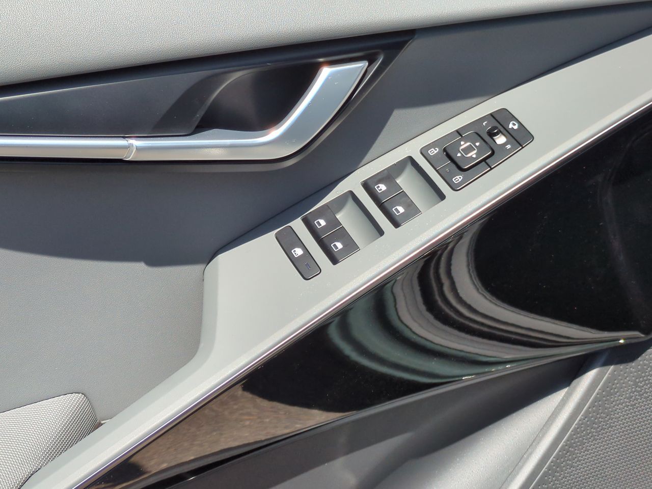2025 Kia Niro EX Touring photo 19