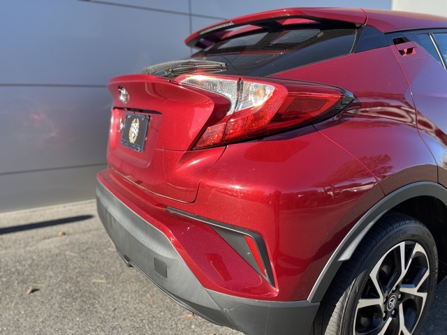 2019 Toyota C-HR XLE photo 4