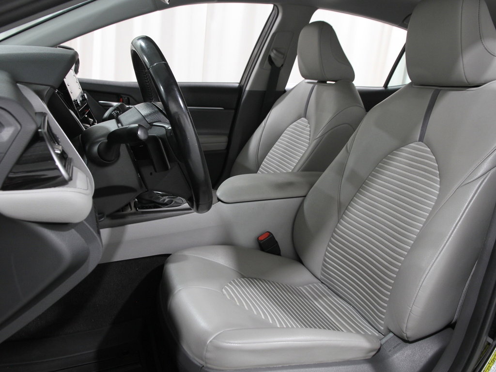2021 Toyota Camry SE photo 3