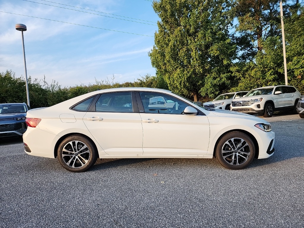 2026 Volkswagen Jetta Sport photo 4