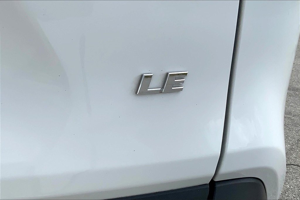 2025 Toyota RAV4 LE photo 7