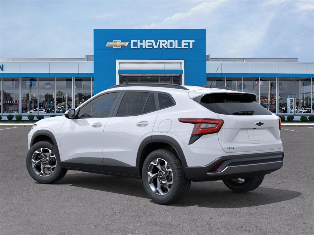 2025 Chevrolet Trax LT photo 2