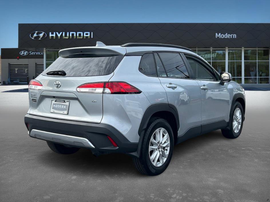 2023 Toyota Corolla Cross LE photo 3