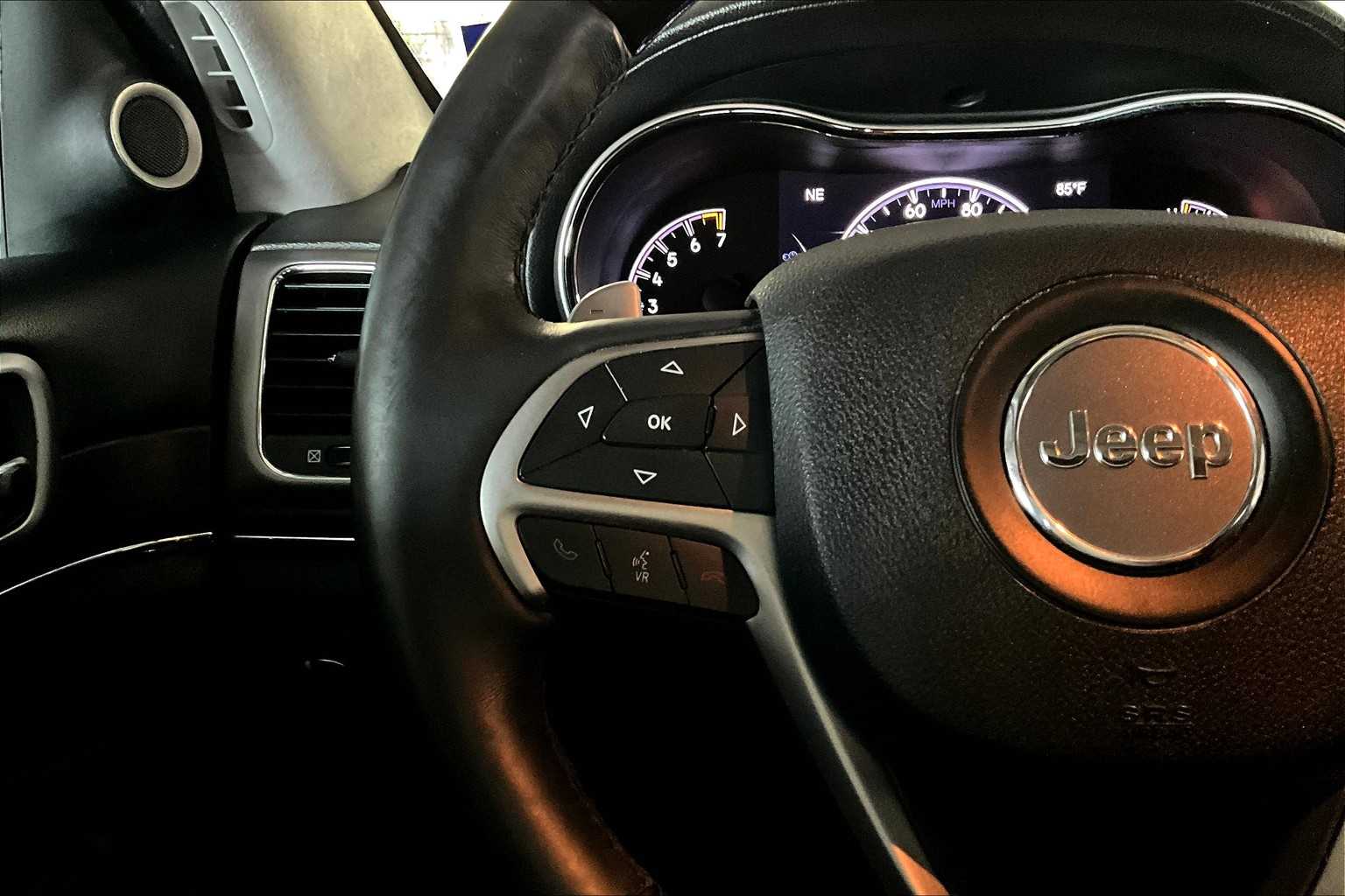 2017 Jeep Grand Cherokee Summit photo 21