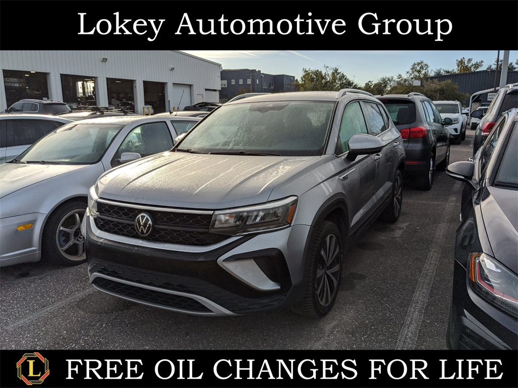 2024 Volkswagen Taos SE's photo