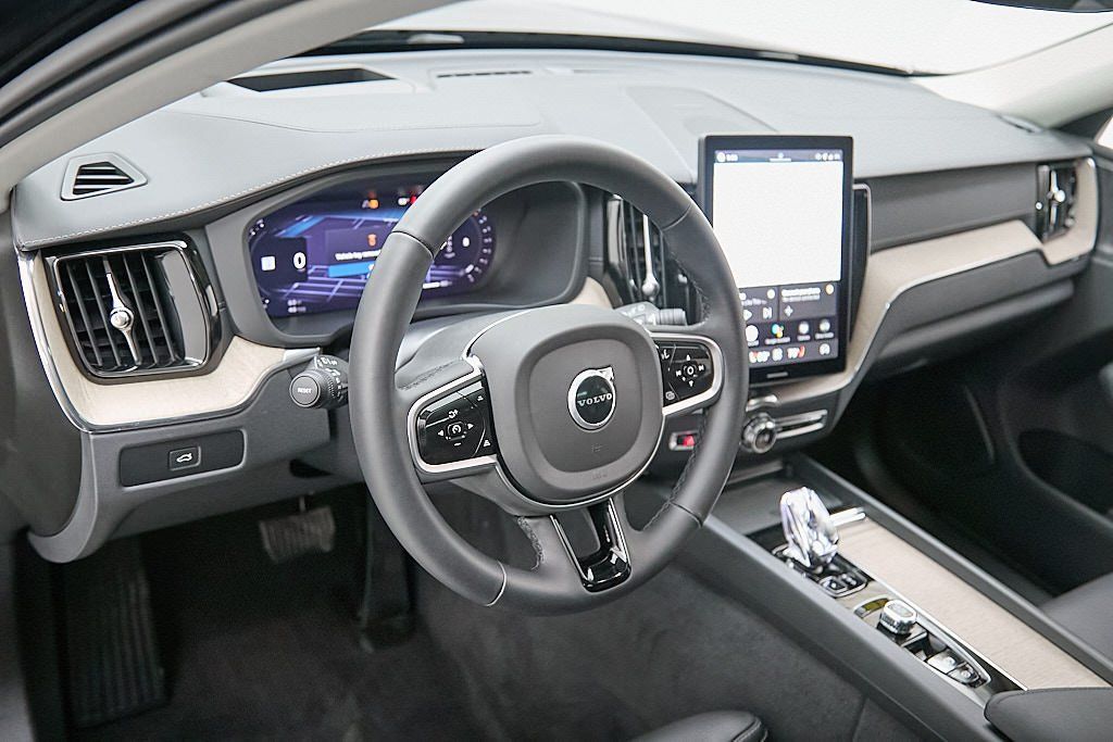 2026 VOLVO XC60 - Image 12