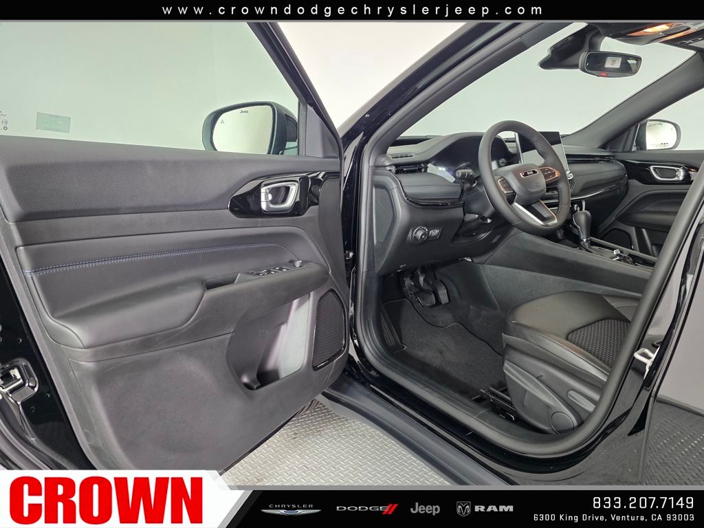 2026 Jeep Compass Latitude Altitude photo 8