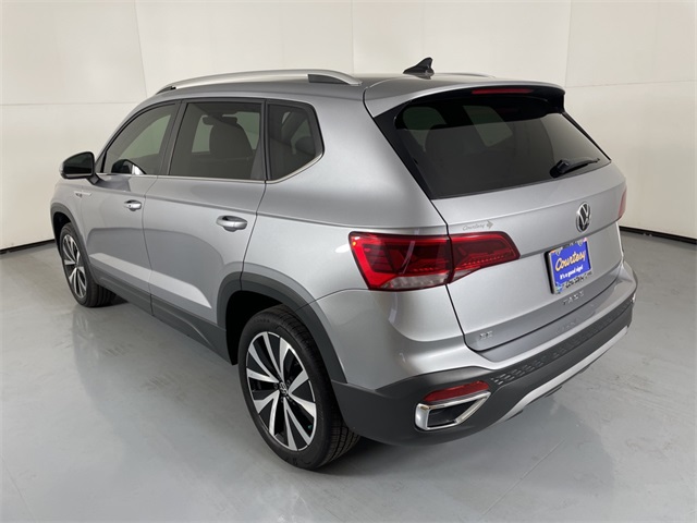 2024 Volkswagen Taos SE photo 5