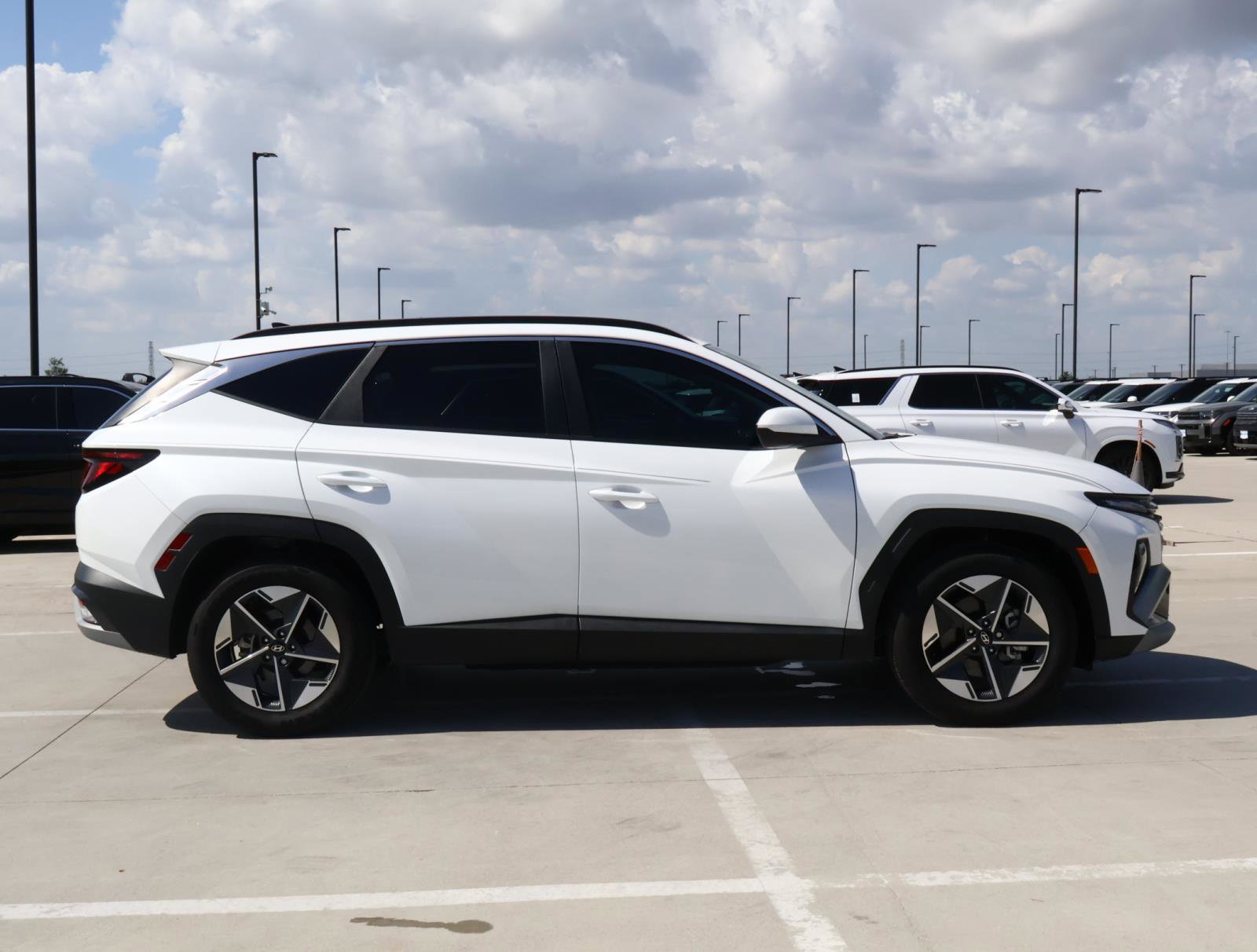 2025 Hyundai Tucson SEL photo 2