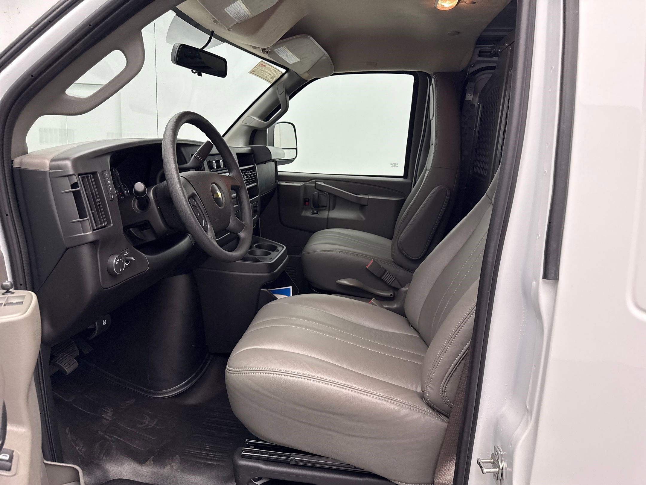 2024 Chevrolet Express Cargo Van 2500 photo 4