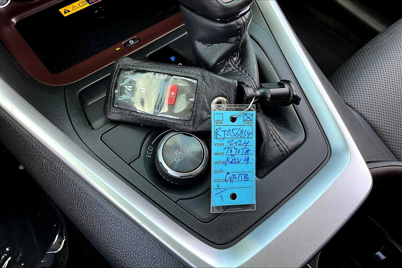 2024 Toyota RAV4 Hybrid Limited photo 13