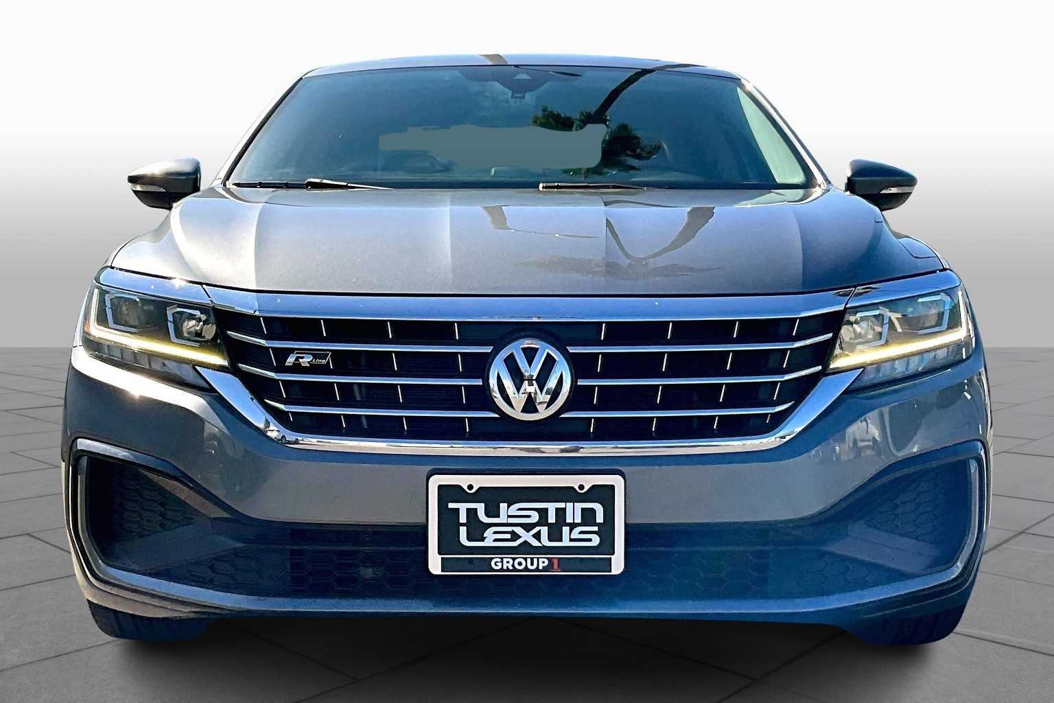2020 Volkswagen Passat 2.0T R-Line photo 2