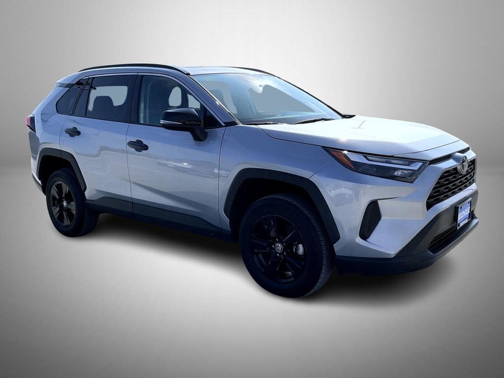 2023 Toyota RAV4 XLE photo 2