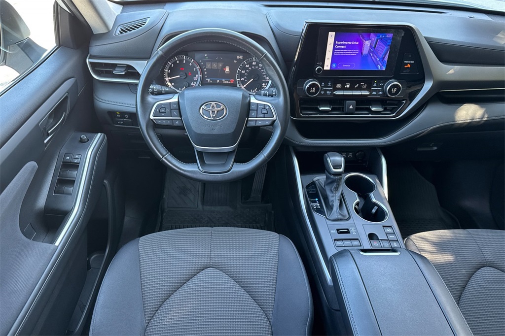 2024 Toyota Highlander LE photo 14