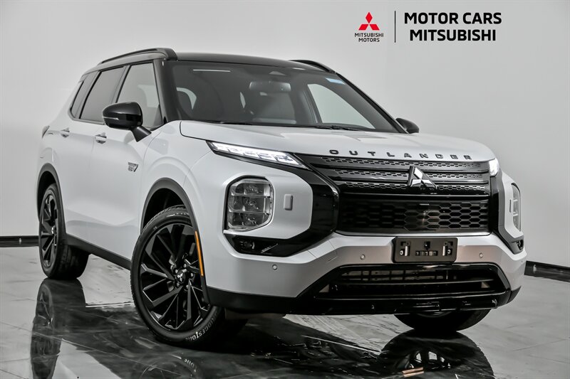 2025 Mitsubishi Outlander Plug-in Hybrid SEL Black Edition's photo