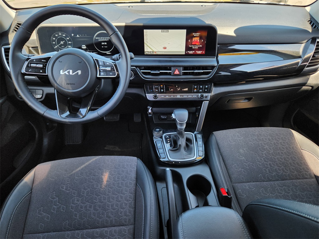 2024 Kia Seltos X-Line photo 2