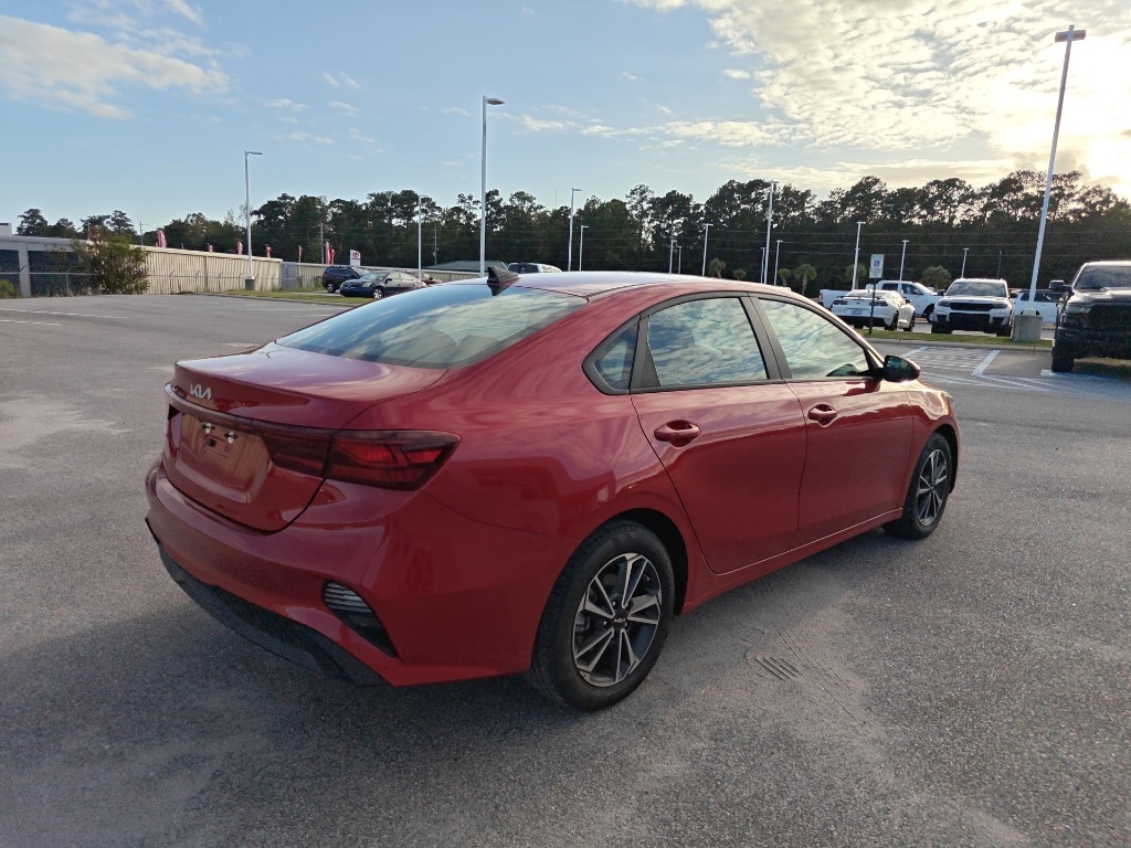 2024 Kia Forte LXS photo 7