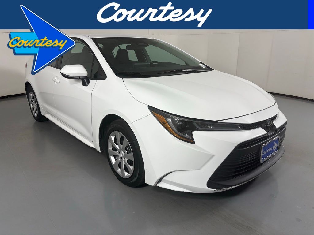 2024 Toyota Corolla LE's photo