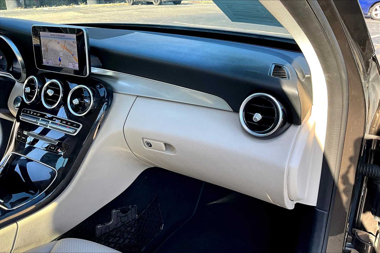 2015 Mercedes Benz C 300 Sedan photo 16