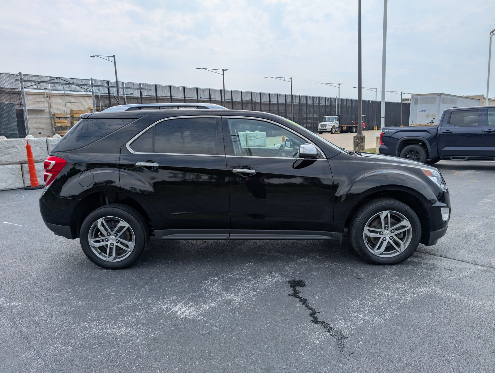 2016 Chevrolet Equinox LTZ photo 3