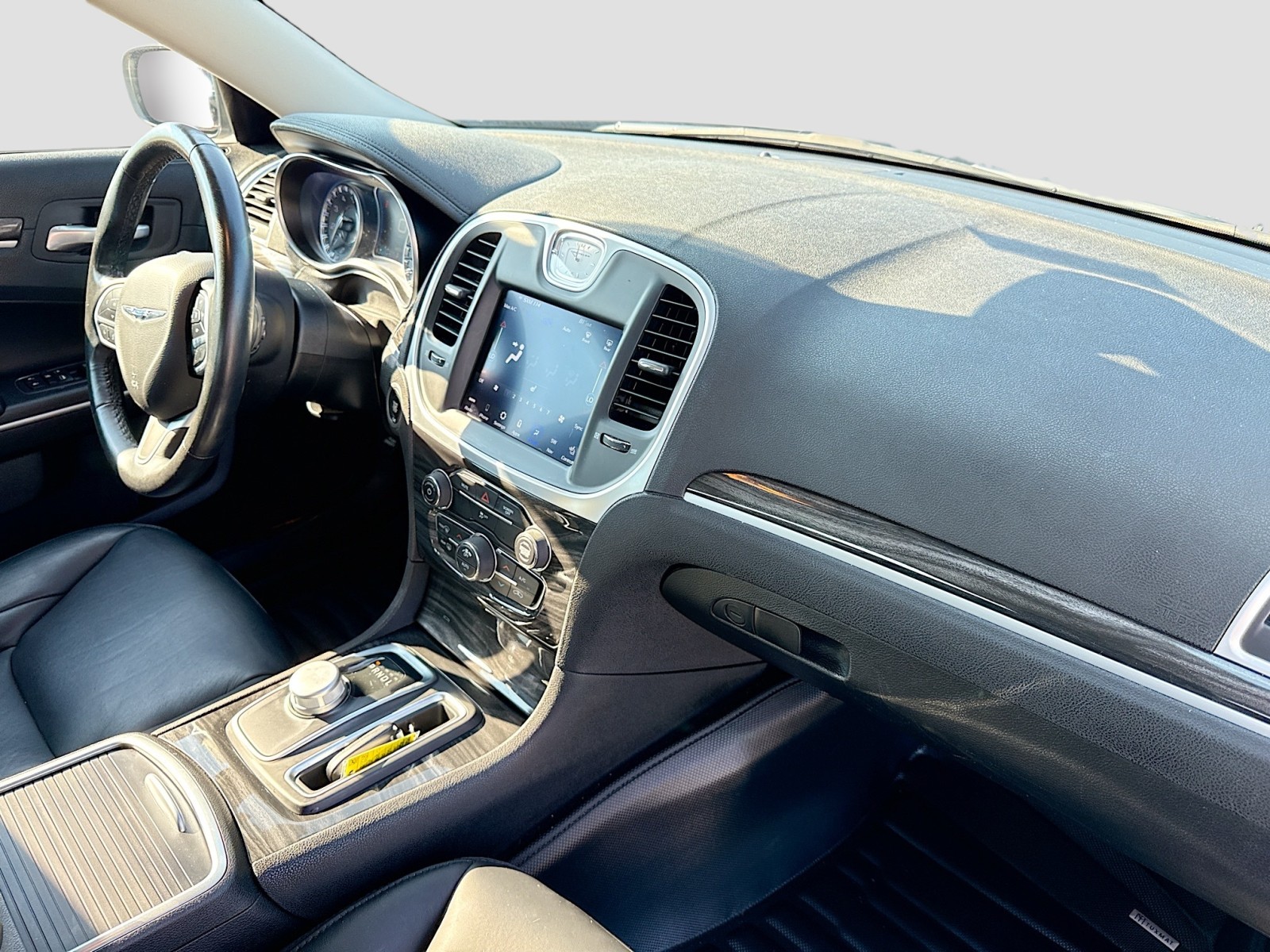 2019 Chrysler 300 Touring photo 32