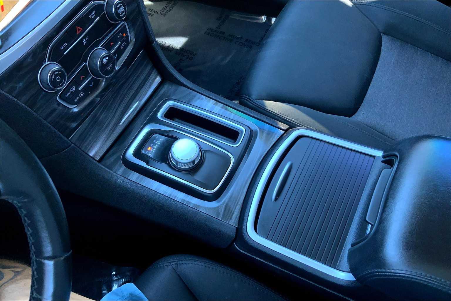 2021 Chrysler 300 Touring Limited photo 14