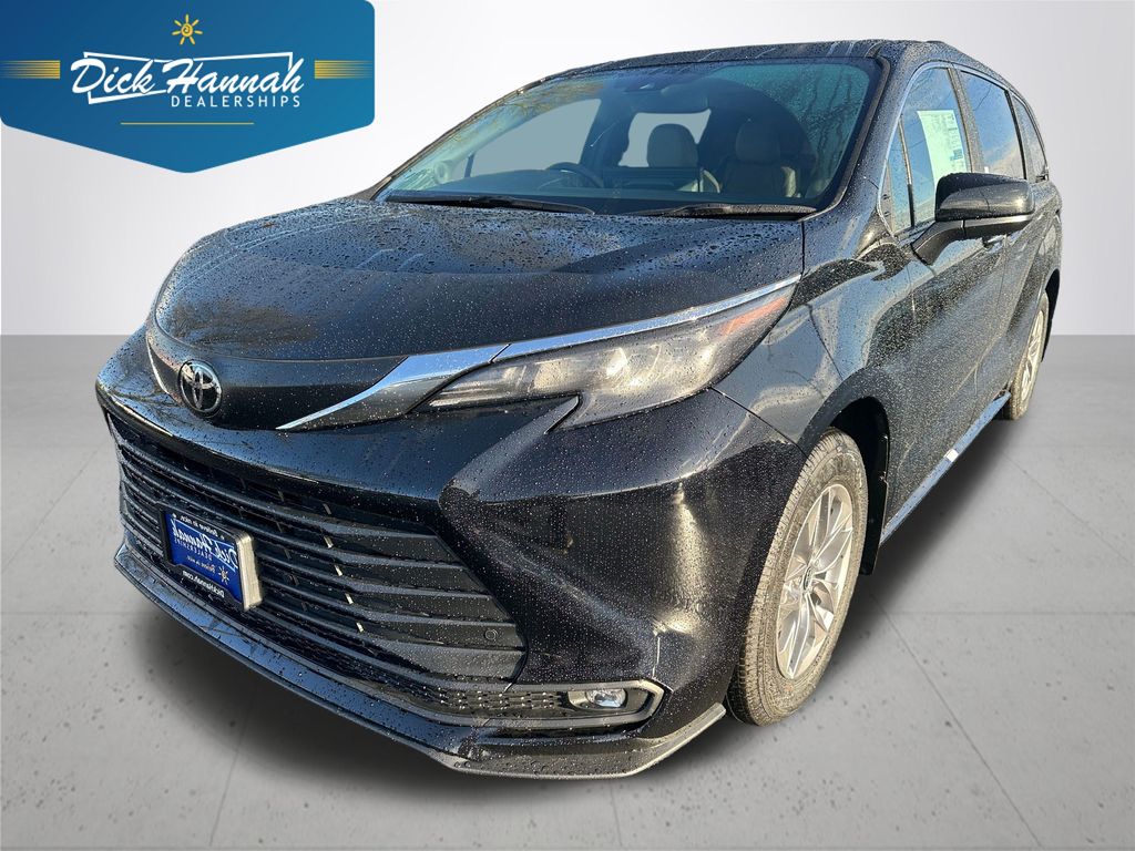 2026 Toyota Sienna XLE's photo